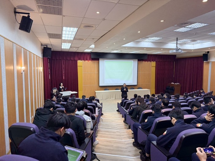 許主任介紹講者